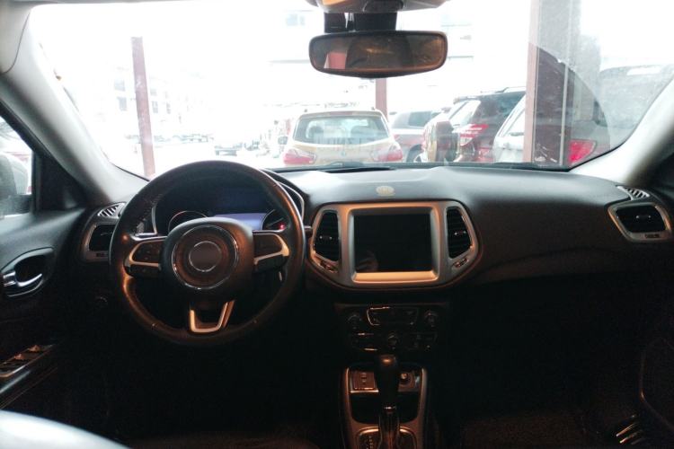 Used  Compass 2017 200T Automatic Family Edition
