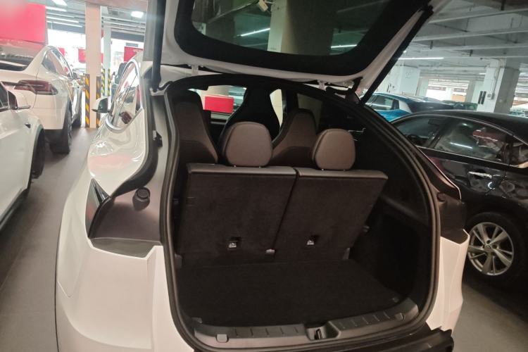 Used Tesla Model Y L 2025 Long-Range All-Wheel-Drive Version
