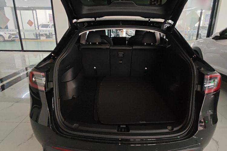 Used Tesla Model Y 2023 Rear-Wheel-Drive Version
