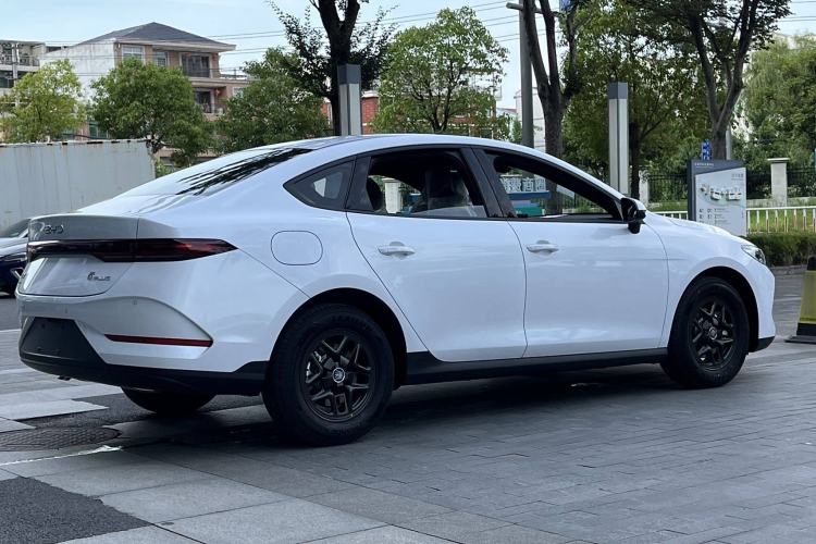 Used BYD Qin PLUS 2025 DM-i Smart Drive 55KM Leading Model
