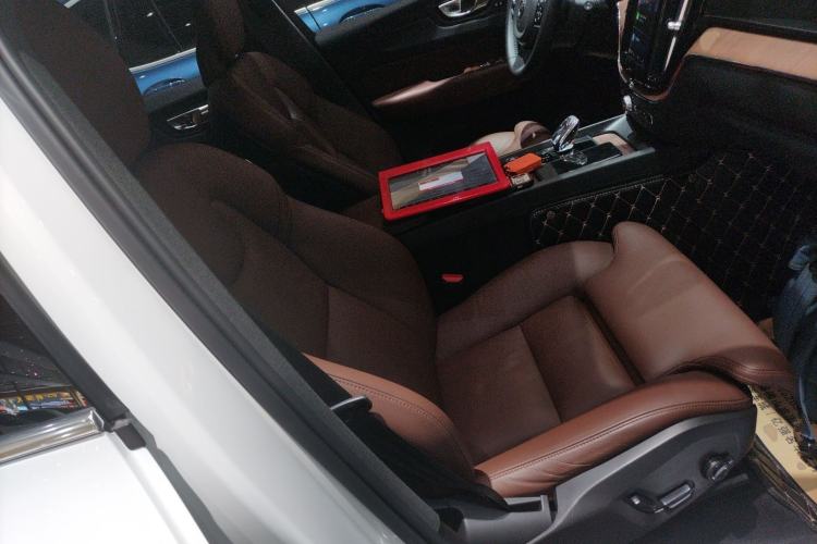 Used Volvo XC60 New Energy 2023 T8 Plug-in Hybrid Long-Range All-Wheel Drive Smart Luxury Edition
