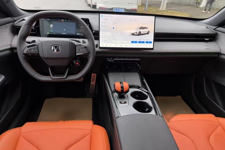 Used Changan UNI-V 2025 Model Third-Generation 2.0T Dynamic Edition