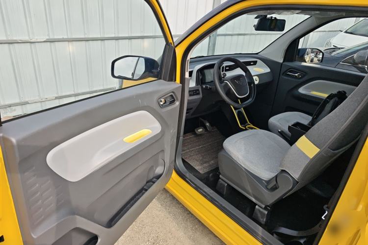 Used Wuling Hongguang MINIEV 2022 Macaron Premium Model – Lithium Ternary Battery
