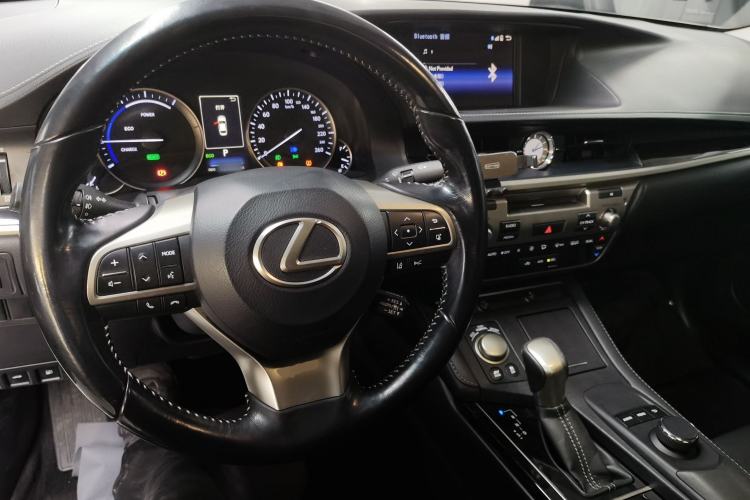 Used Lexus ES 2015 300h Comfort Edition
