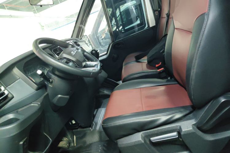 Used JMC Fushun 2022 2.0T Manual Multi-Function Passenger Vehicle Mid-Range High Roof 6-7 Seats
