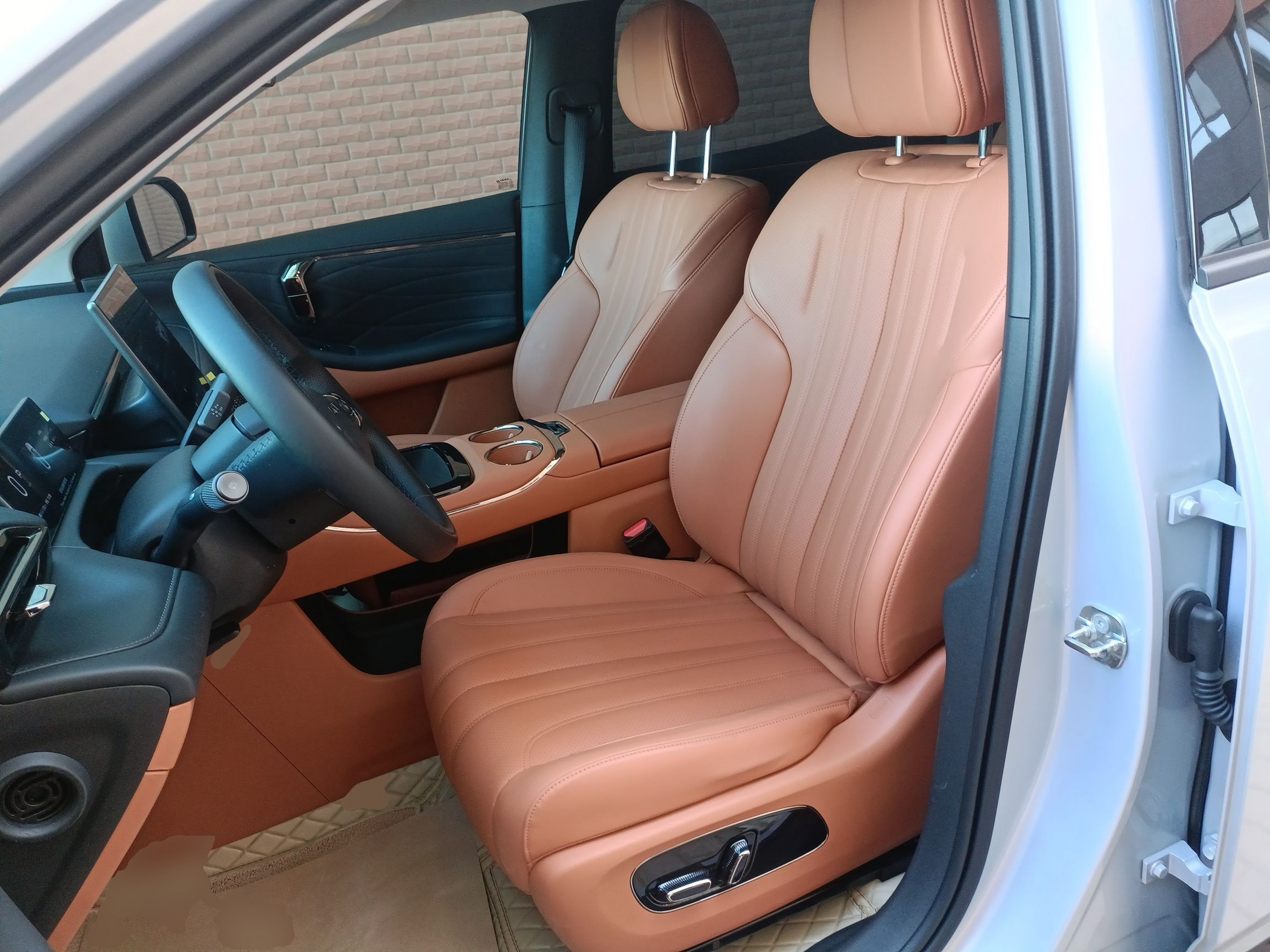 Переднее сиденье в автомобиле