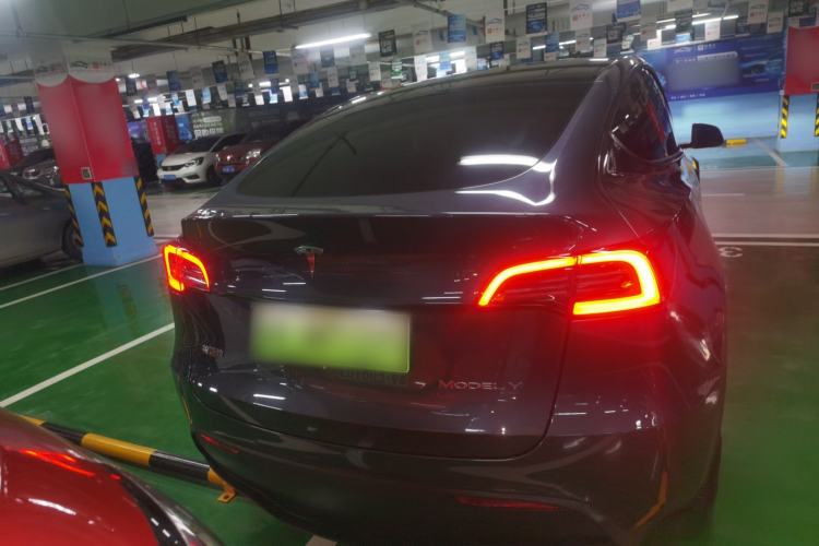 Used Tesla Model Y 2022 Long-Range All-Wheel-Drive Version
