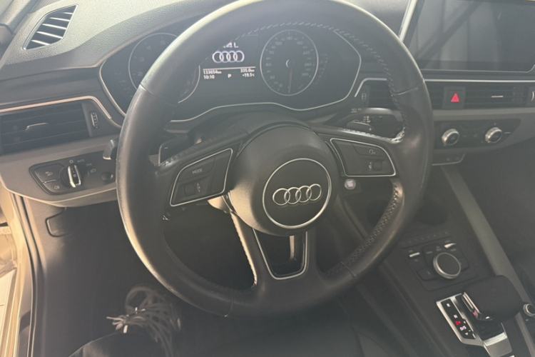 Used Audi A4L 2017 40 TFSI Ambition Edition
