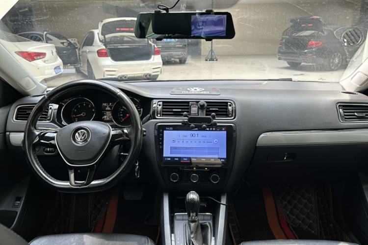 Used Volkswagen Sagitar 2015 1.6L Automatic Comfort Model
