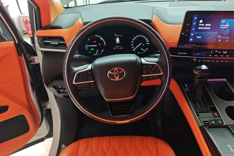 Used Toyota Sienna 2023 2.5L Hybrid Deluxe Edition
