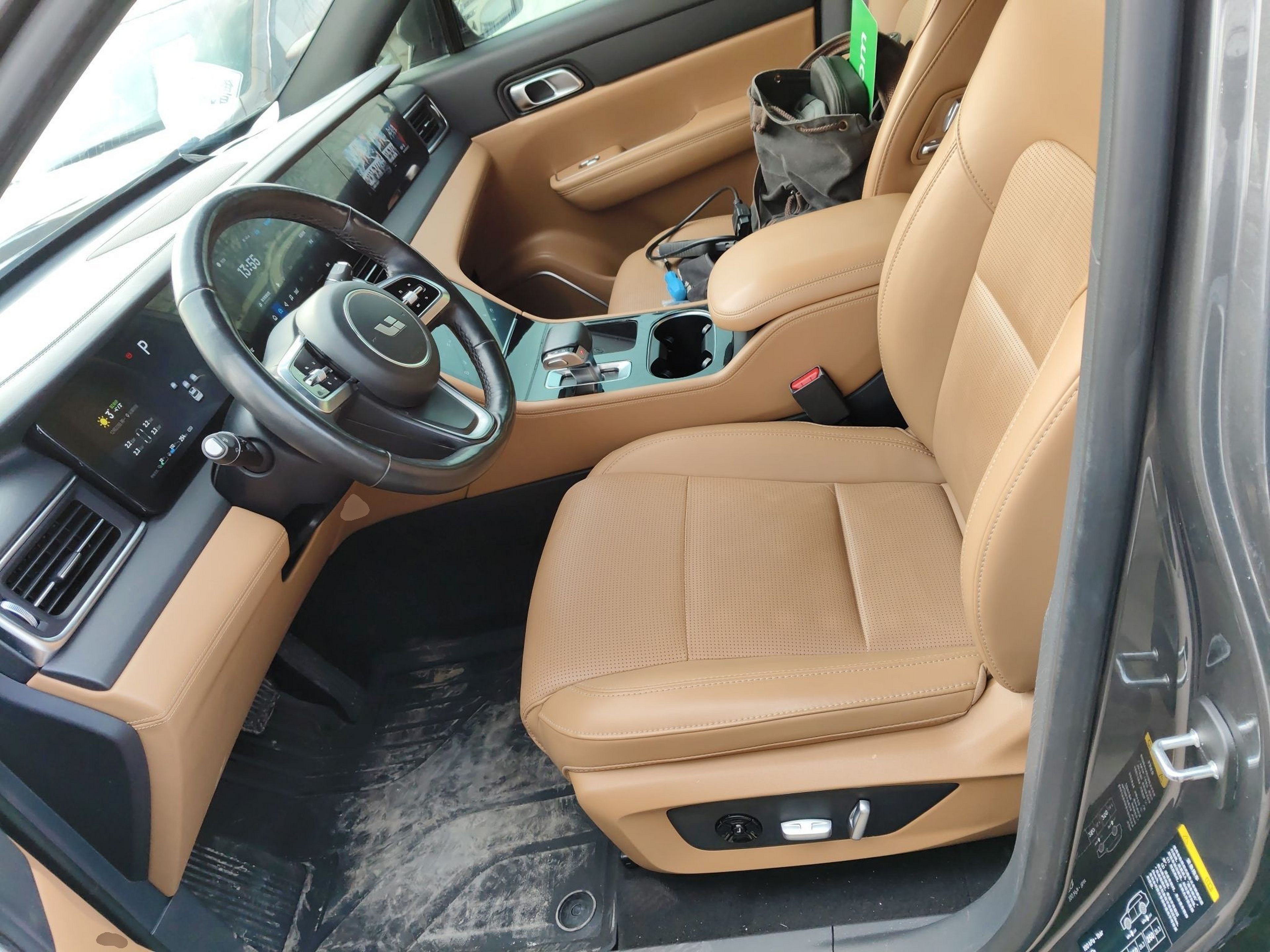 المقاعد الأمامية داخل السيارة