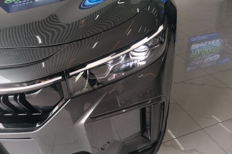 Used VOYAH FREE 2025 318 259 km All-Wheel-Drive Exploration Edition