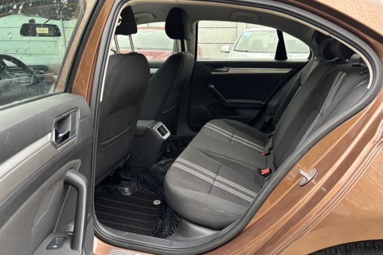 Used Volkswagen Lamando 2015 230TSI Manual Trend Edition
