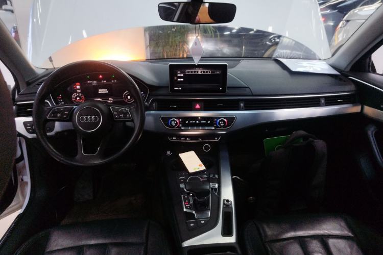 Used Audi A4L 2018 30th Anniversary Edition 40 TFSI Fashion Model
