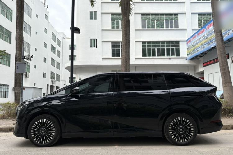 Used XPeng X9 2025 740 Ultra-Long Range Max
