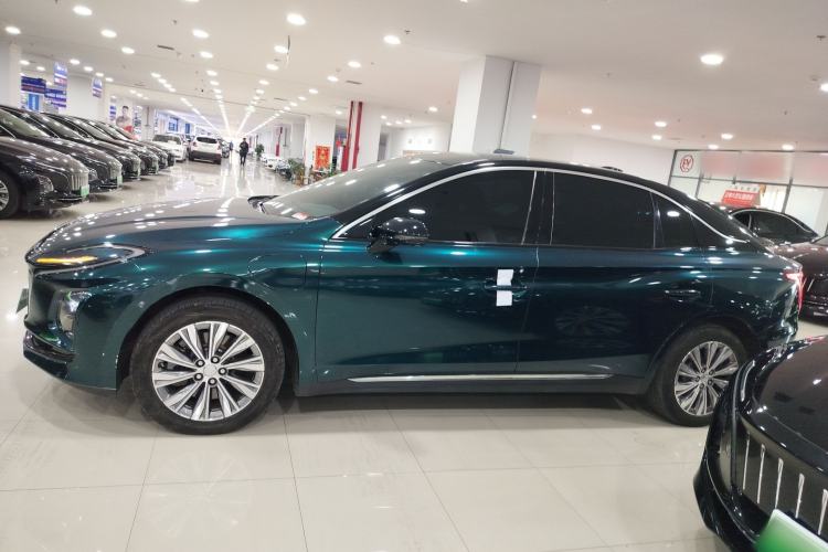 Used Hongqi E-QM5 2024 610 km PLUS
