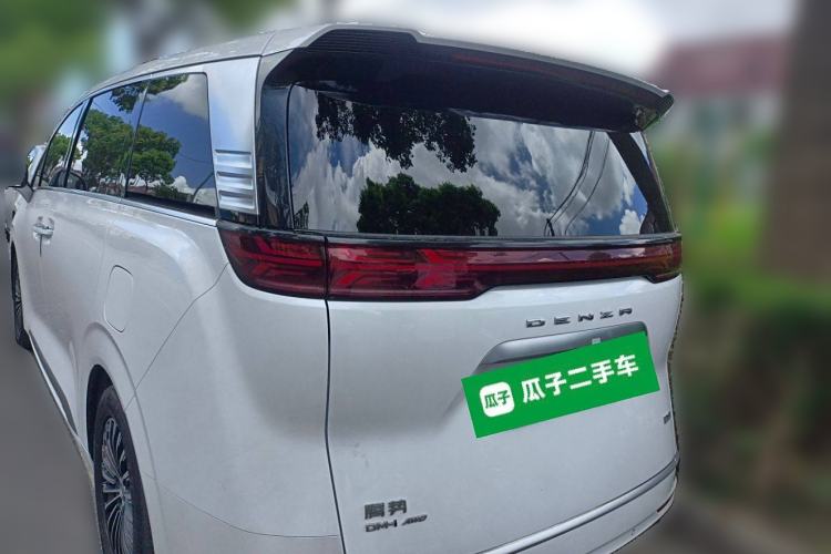 Used Denza D9 2022 DM-i 970 Four-Wheel Drive Prestige Model
