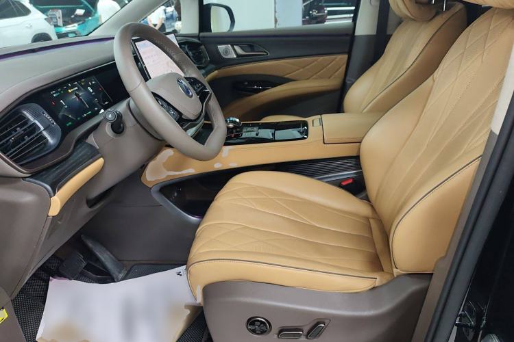 Used Denza D9 2024 EV 600 Four-Wheel-Drive Flagship Model
