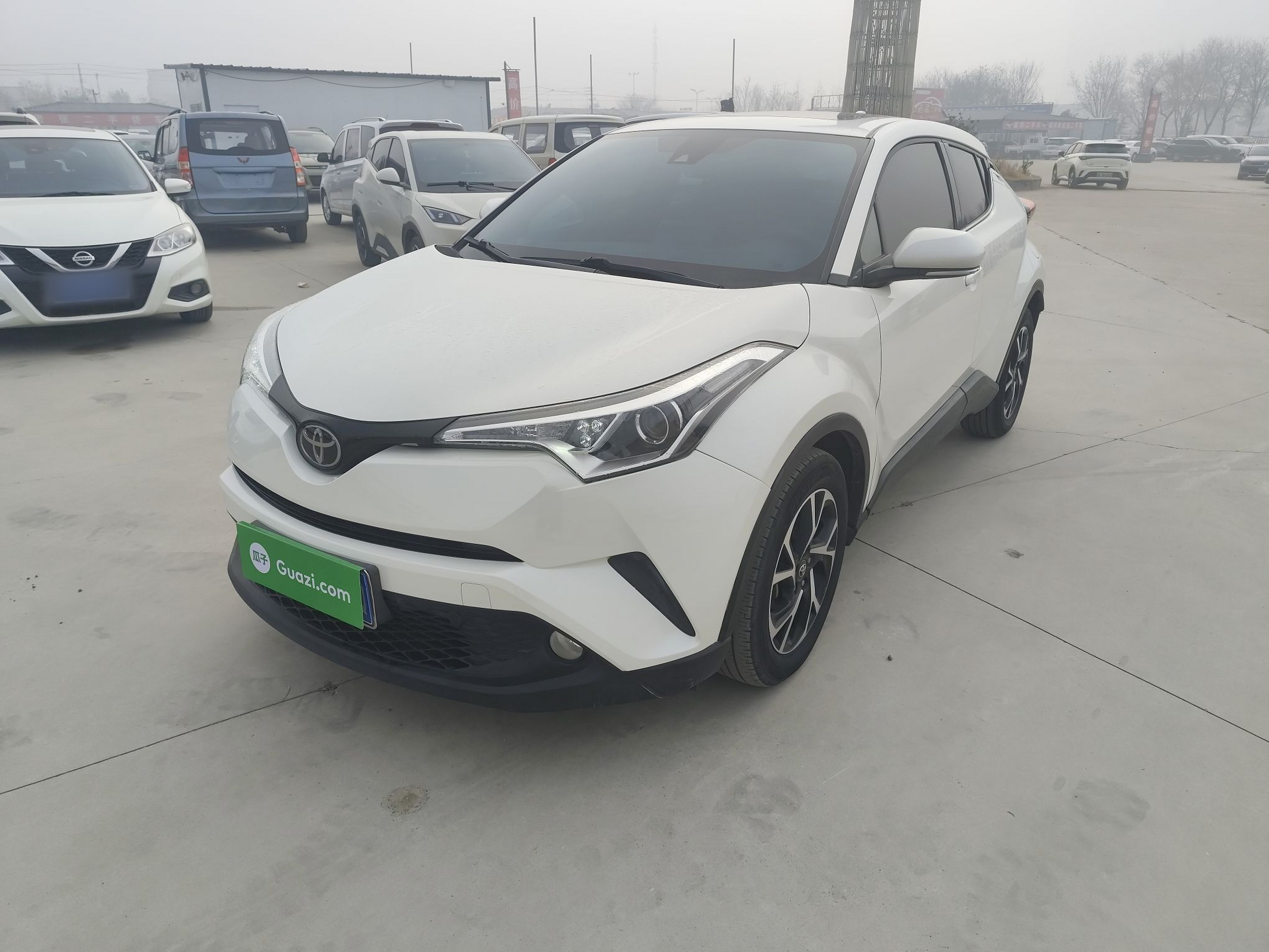 تحت مقدمة السيارة