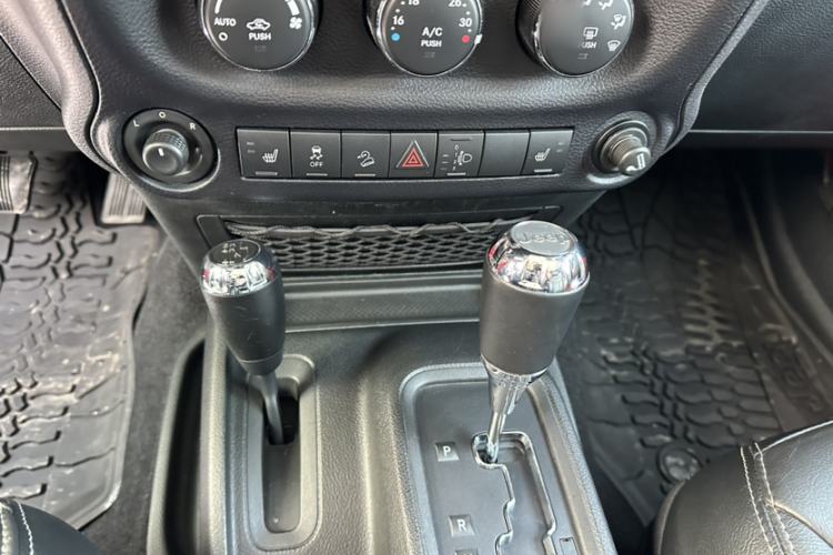 Used  Wrangler 2015 3.6L Rubicon Two-Door Comfort Edition
