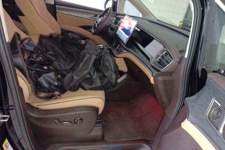 Used Denza D9 2024 DM-i 1050 Luxury Model