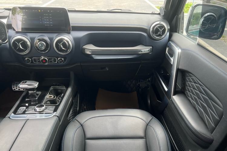 Used Beijing Auto BJ40 2020 2.0T Automatic Four-Wheel Drive Urban Hunter Edition Chivalrous Type
