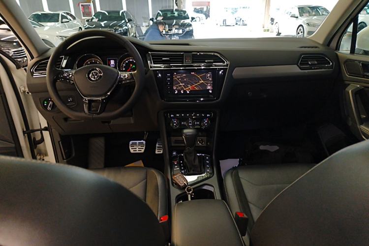 Used Volkswagen Tiguan L 2020 330TSI Automatic Two-Wheel Drive Smart Luxury Edition China VI Standard
