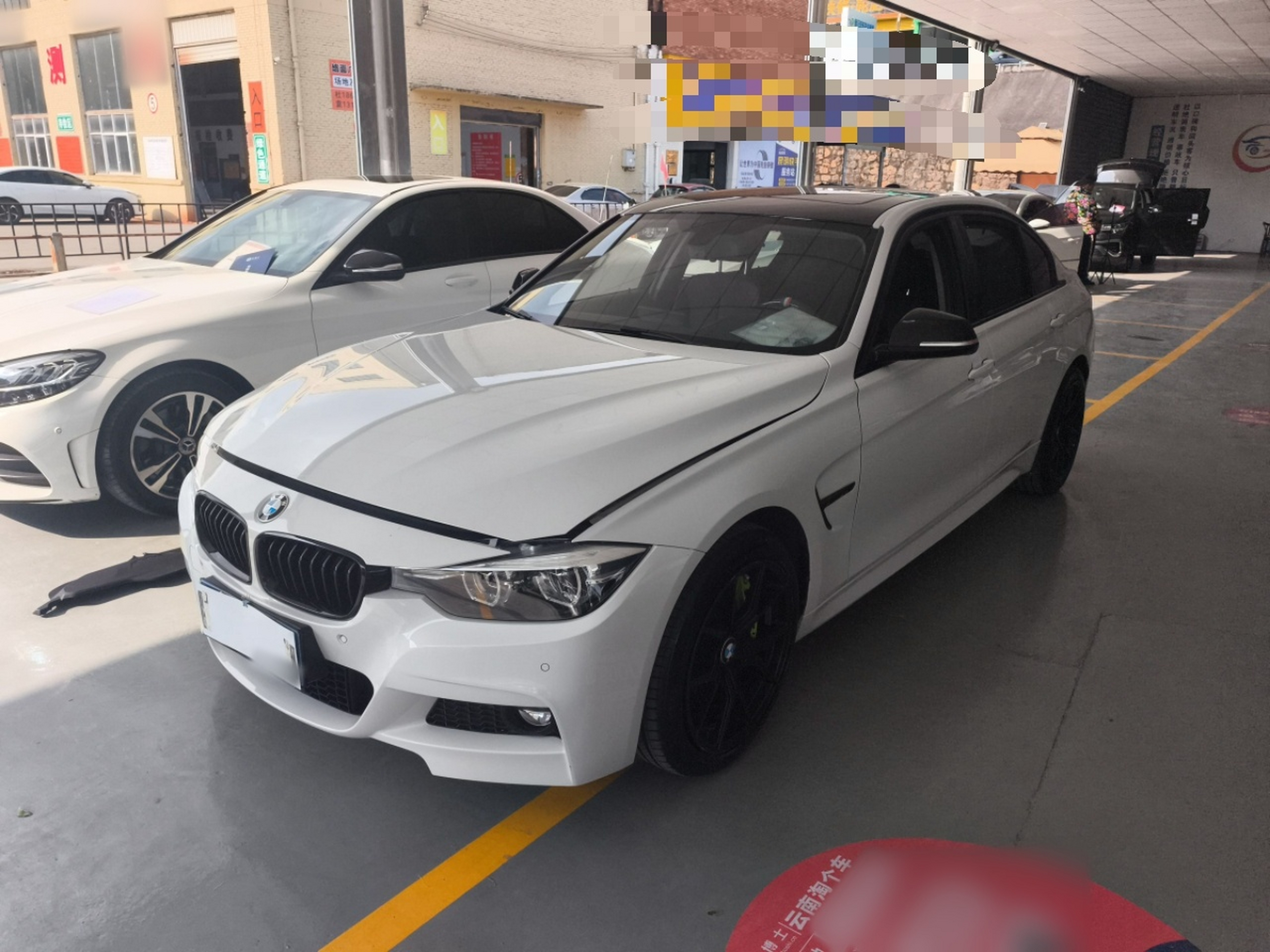 تحت مقدمة السيارة