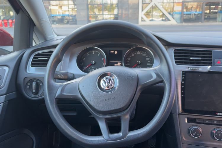 Used Volkswagen Golf 2016 1.6L Automatic Fashion Model
