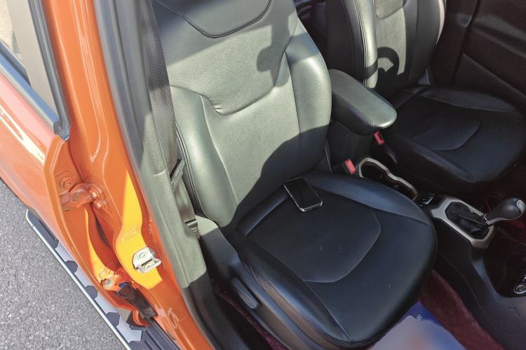 Used  Renegade 2018 Connected Large Screen Version 180T Automatic High-Energy Edition
