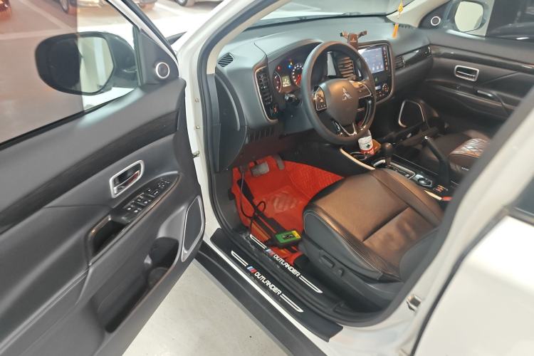 Used Mitsubishi Outlander 2018 2.0L Two-Wheel Drive Glory Edition 5 Seats