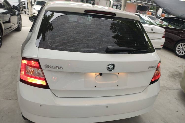 Used Skoda Fabia 2017 1.4L Automatic Car Enjoy Edition
