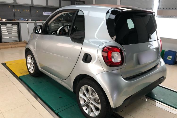 Used  fortwo 2015 1.0L 52 kW hardtop Dynamic version
