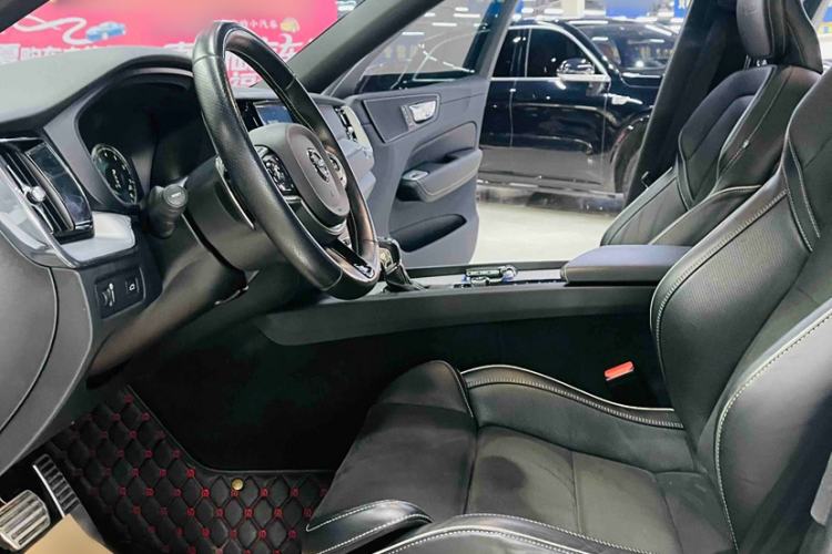 Used Volvo XC60 2019 T5 4x4 Zhiyuan Sport Edition China V Standard
