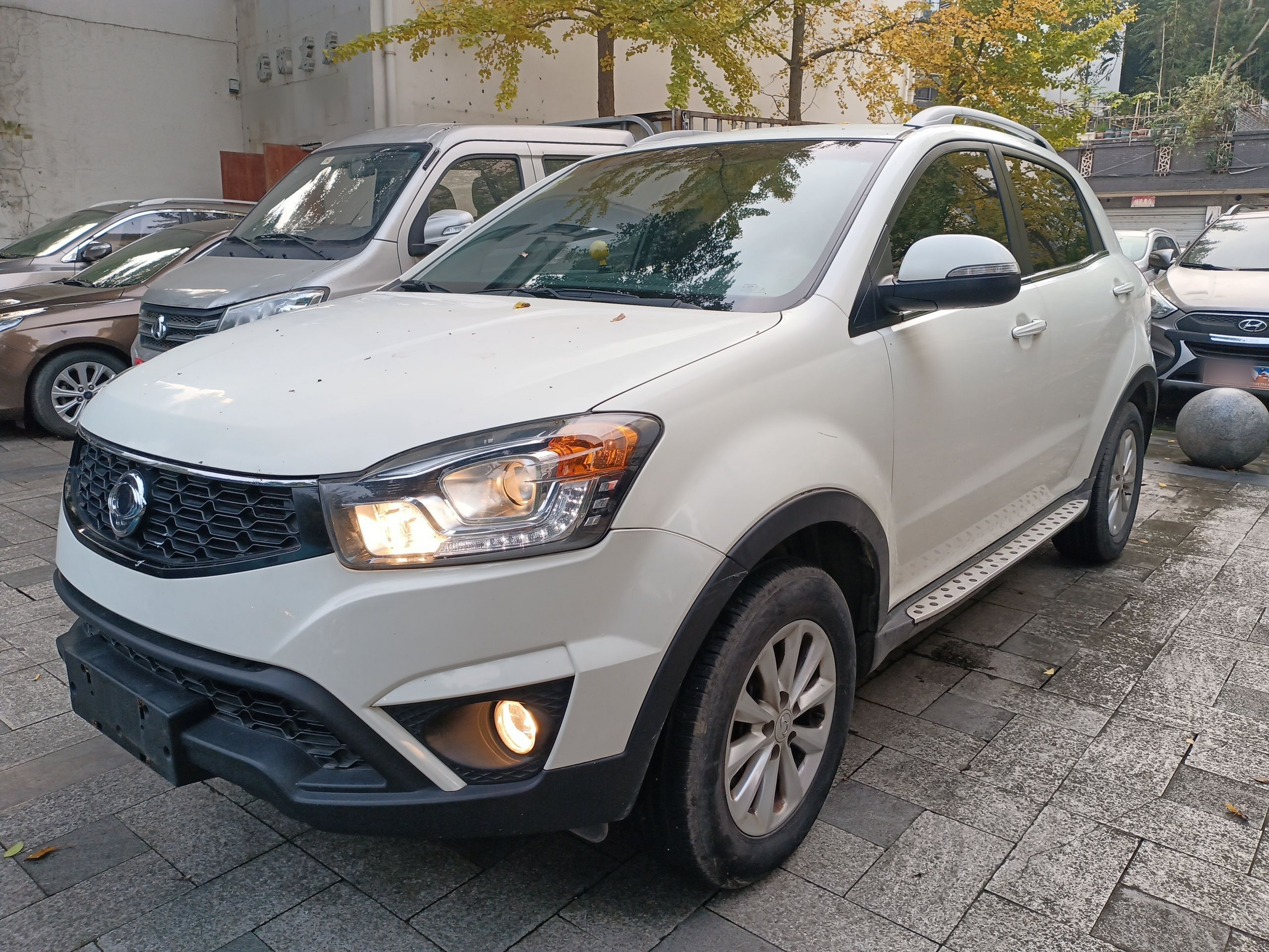 Под передней частью автомобиля