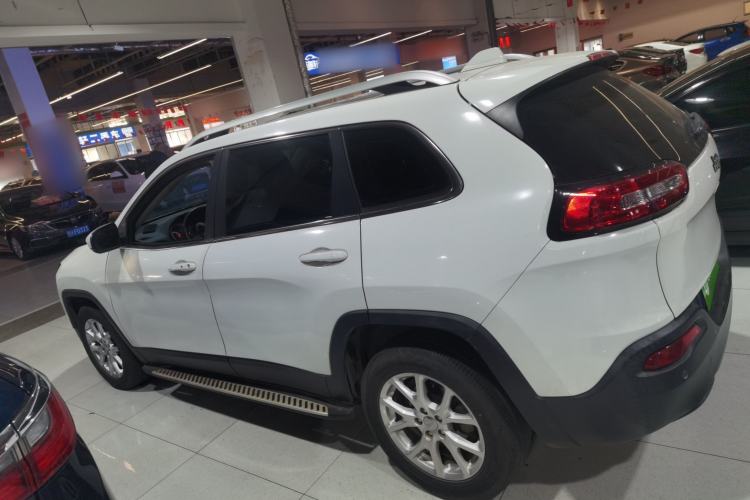 Used  Cherokee 2016 2.0L Superior Edition
