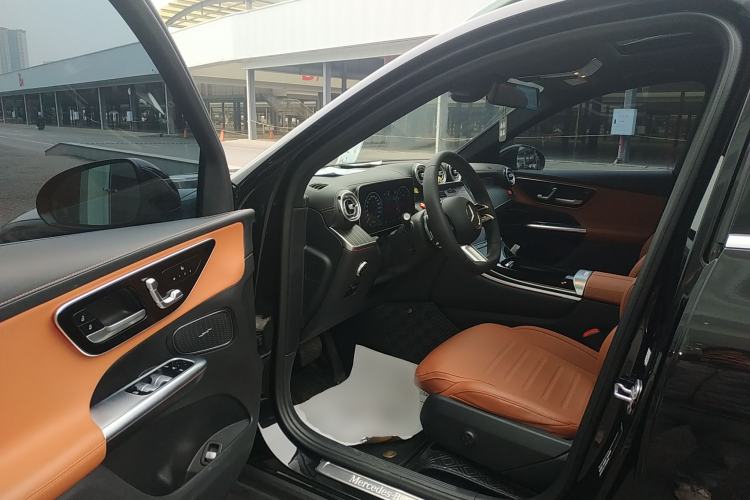 Used Mercedes-Benz GLC 2023 GLC 260 L 4MATIC Luxury Model 5 Seats
