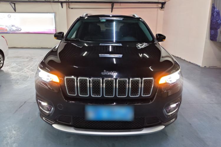 Used  Cherokee 2019 2.0T Two-Wheel Drive Smart Enjoyment Version China V
