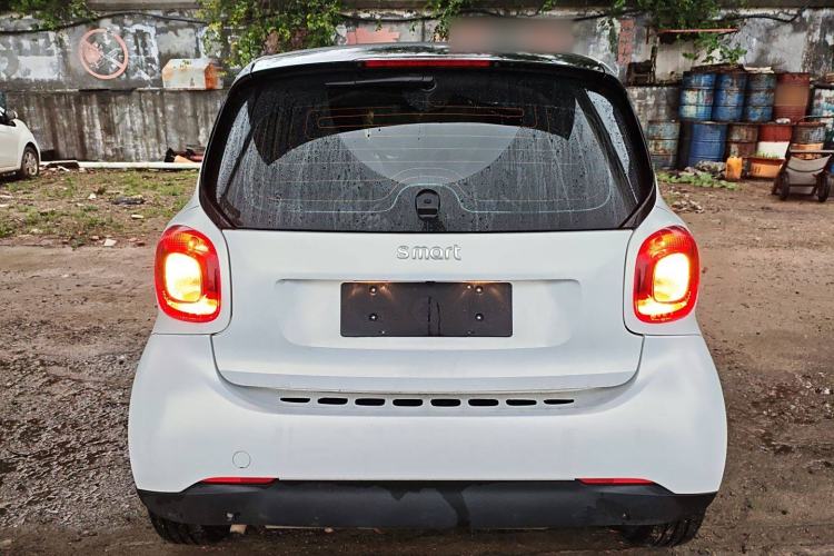 Used  fortwo 2018 1.0L 52kW Hardtop Dynamic Version China V
