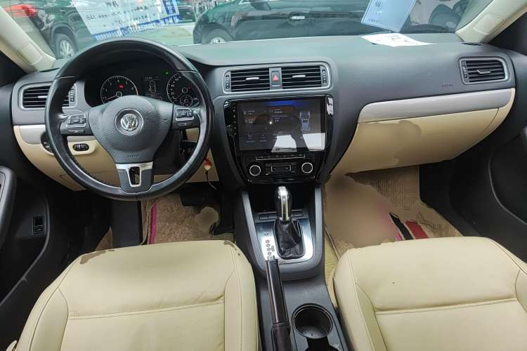 Used Volkswagen Sagitar 2014 Revised Version 1.4TSI Automatic Luxury Edition
