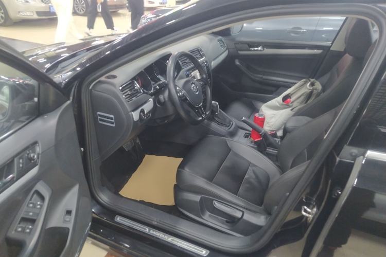 Used Volkswagen Sagitar 2017 230TSI Automatic Comfort Version
