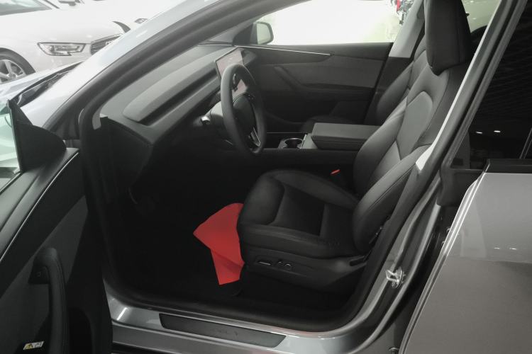 Used Tesla Model Y 2025 Rear-Wheel-Drive Version