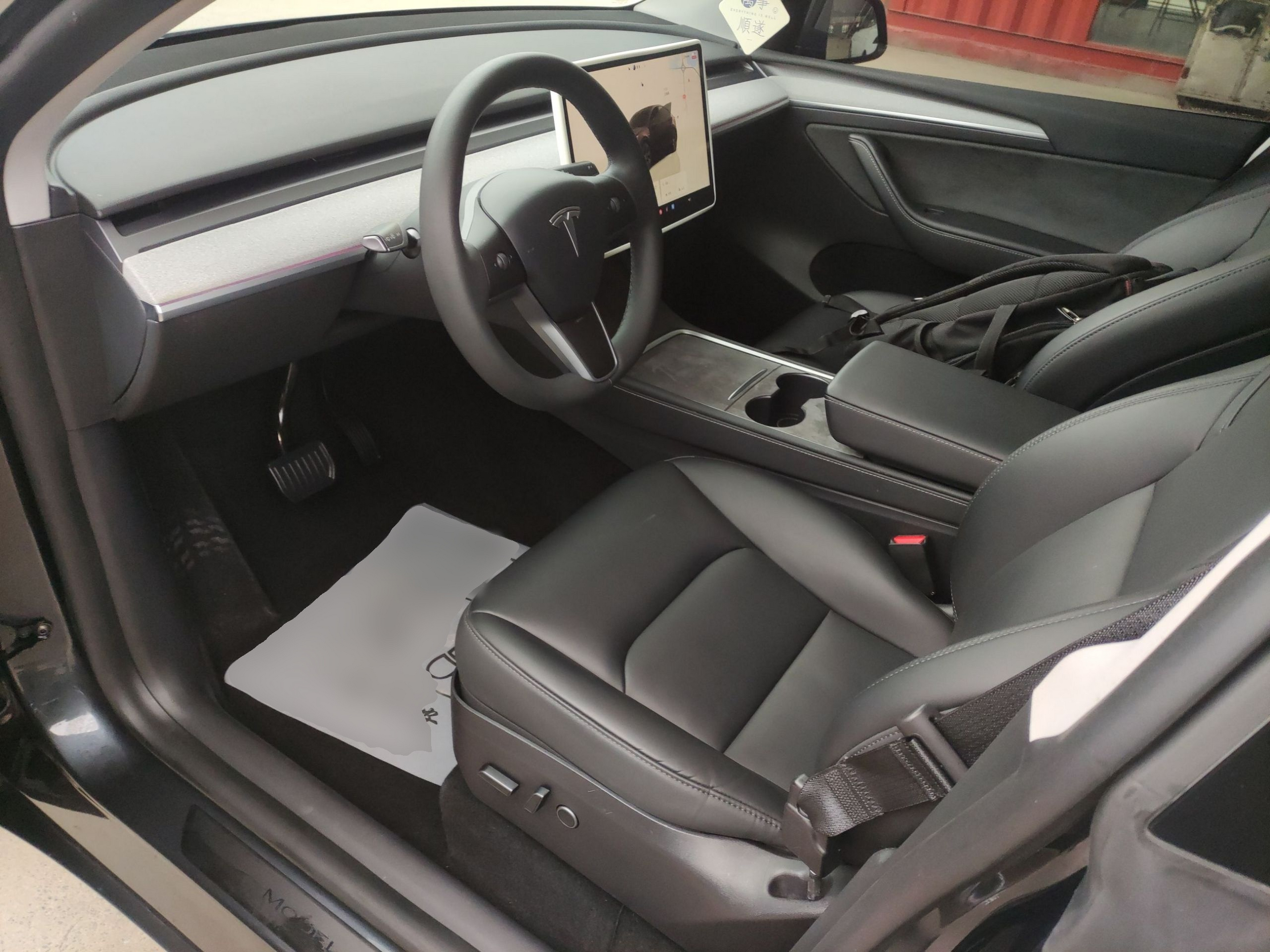 Переднее сиденье в автомобиле