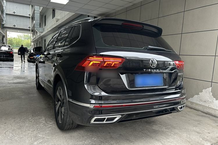 Used Volkswagen Tiguan L 2023 Restyled 330TSI Automatic Two-Wheel Drive R-Line Enhanced Comfort Version

