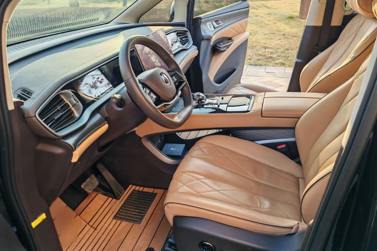 Used Denza D9 2024 DM-i 980 Four-Wheel Drive Prestige Model
