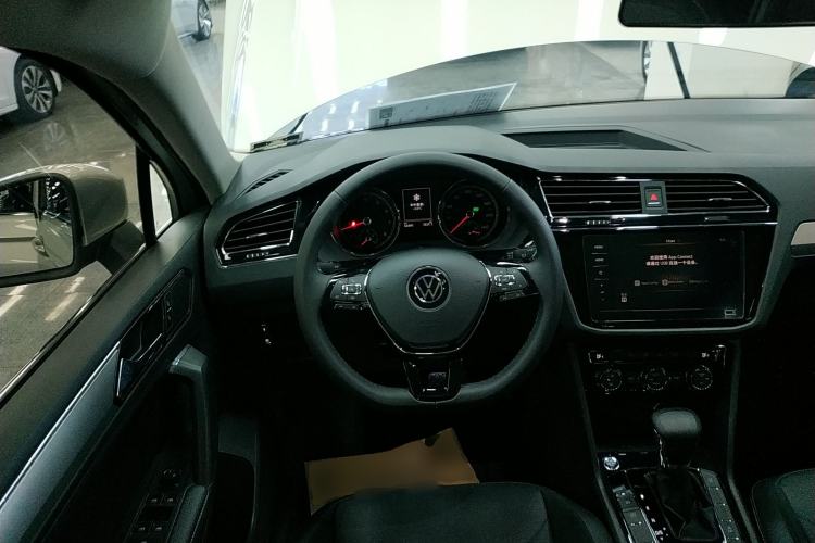 Used Volkswagen Tiguan L 2021 330TSI Automatic Two-Wheel Drive Smart Edition
