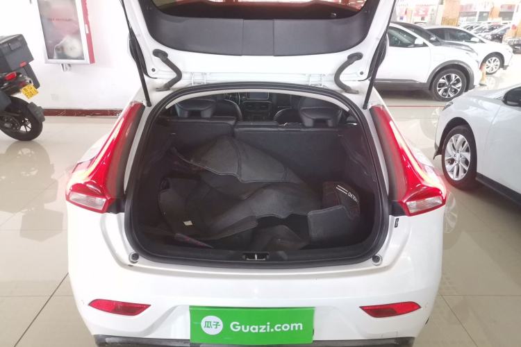 Used Volvo V40 2016 T4 Smart Luxury Edition
