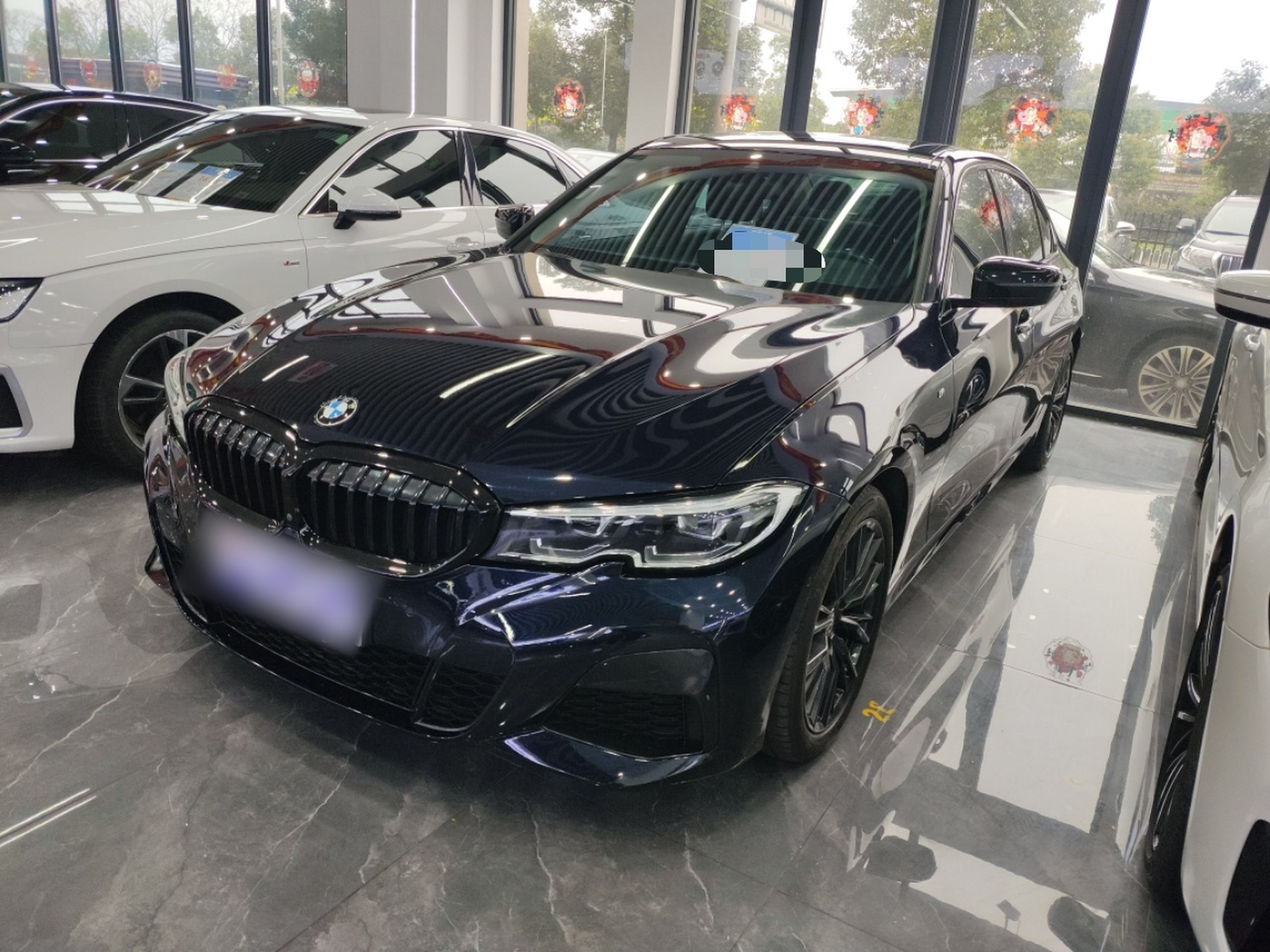 Под передней частью автомобиля