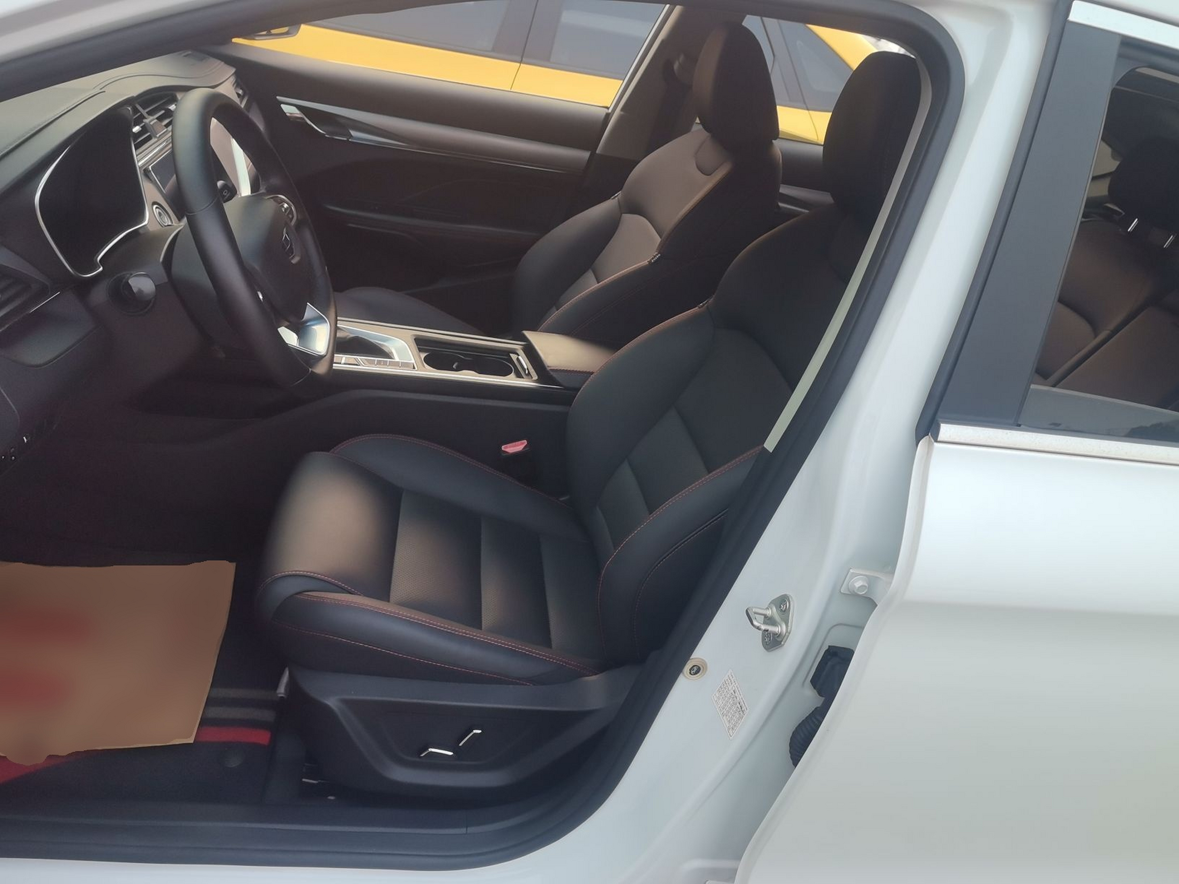 Переднее сиденье в автомобиле