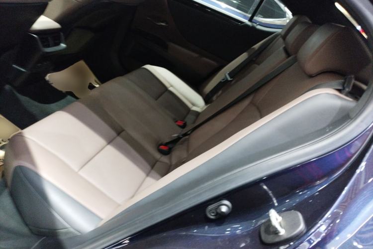 Used Lexus ES 2022 200 Excellence Edition
